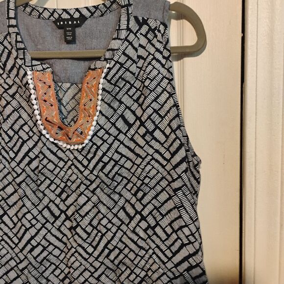 Tribal Black and White Graphic Tank Top with Bib Collar - Picture 4 of 14